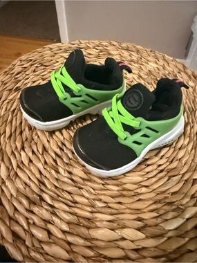 Nike Kids Black & Neon Green Slip-On Sneakers